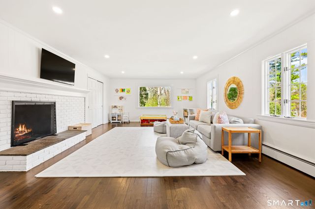40 Shadow Lane, New Canaan, CT 06840