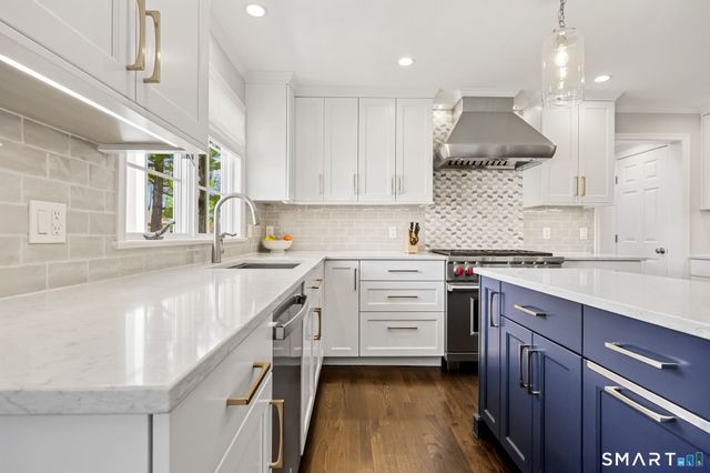 40 Shadow Lane, New Canaan, CT 06840