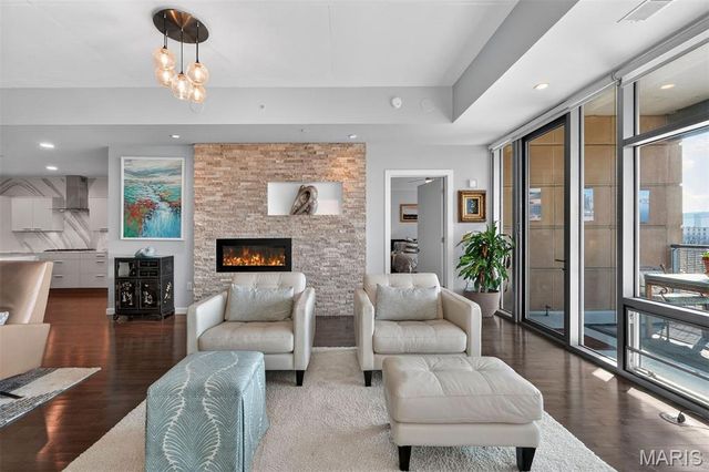 4545 Lindell Boulevard 20, St Louis, MO 63108