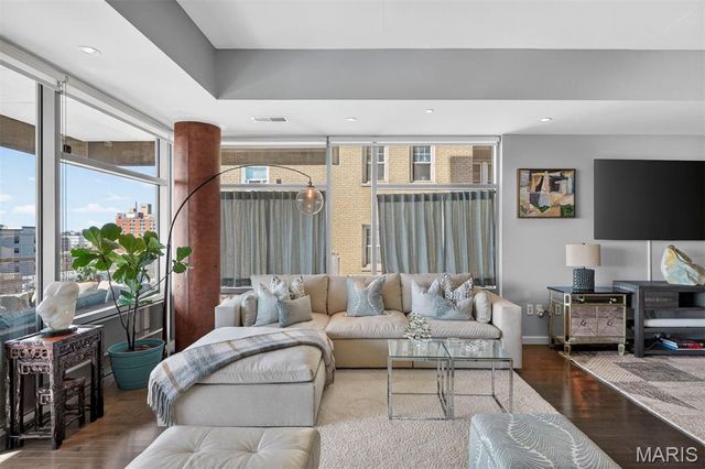 4545 Lindell Boulevard 20, St Louis, MO 63108