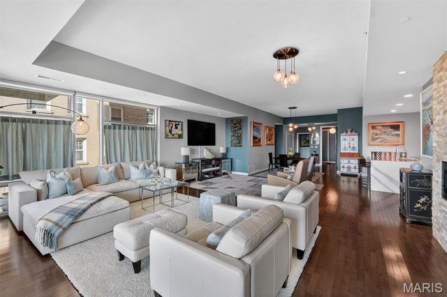 4545 Lindell Boulevard 20, St Louis, MO 63108