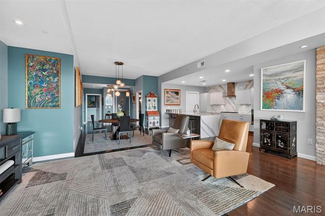 4545 Lindell Boulevard 20, St Louis, MO 63108