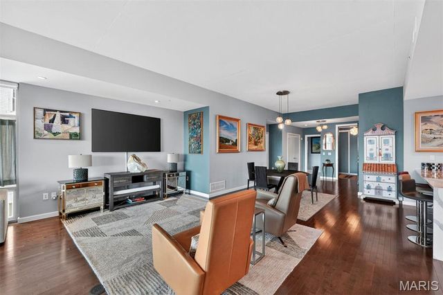 4545 Lindell Boulevard 20, St Louis, MO 63108