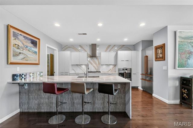 4545 Lindell Boulevard 20, St Louis, MO 63108