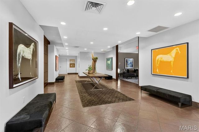 4545 Lindell Boulevard 20, St Louis, MO 63108