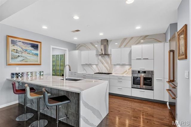 4545 Lindell Boulevard 20, St Louis, MO 63108