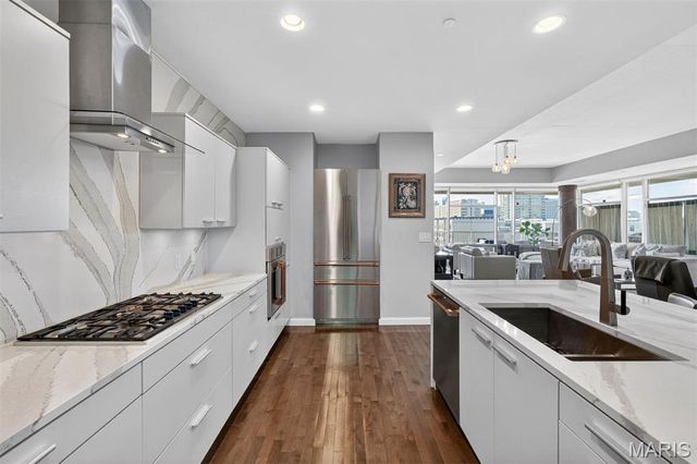 4545 Lindell Boulevard 20, St Louis, MO 63108