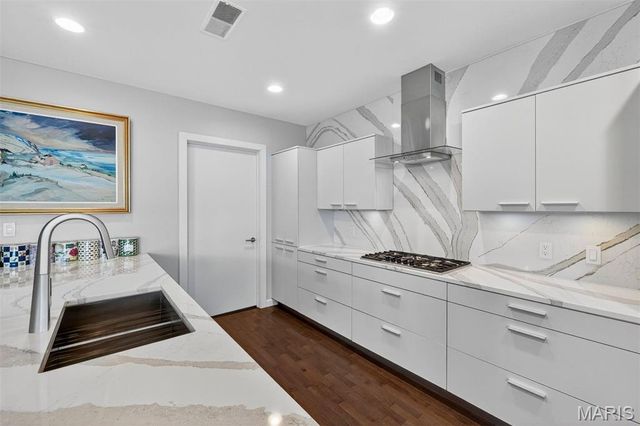 4545 Lindell Boulevard 20, St Louis, MO 63108