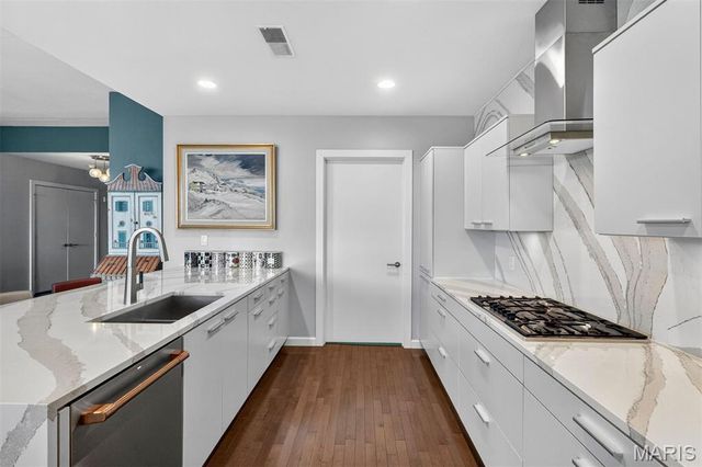 4545 Lindell Boulevard 20, St Louis, MO 63108