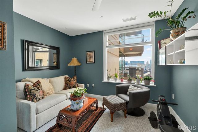 4545 Lindell Boulevard 20, St Louis, MO 63108