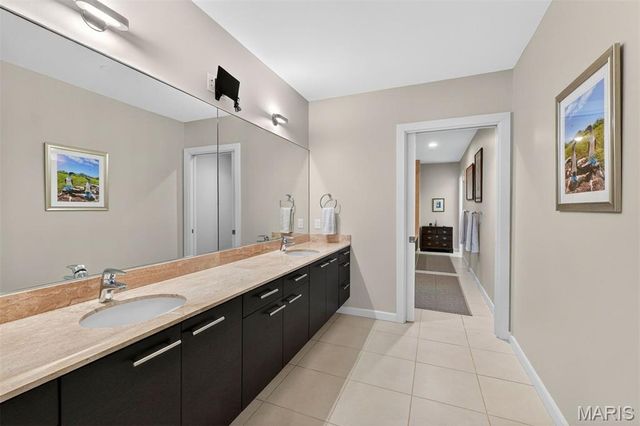 4545 Lindell Boulevard 20, St Louis, MO 63108