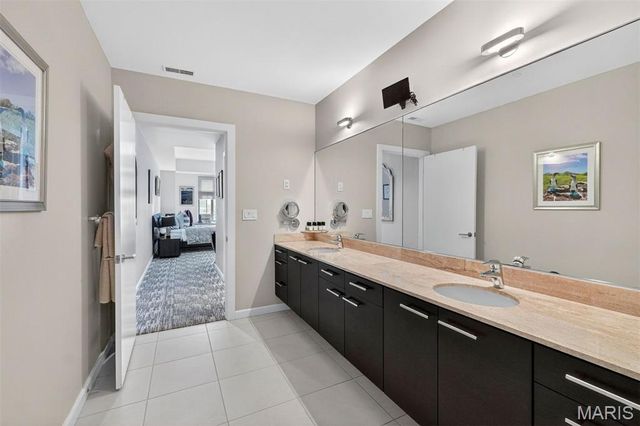 4545 Lindell Boulevard 20, St Louis, MO 63108