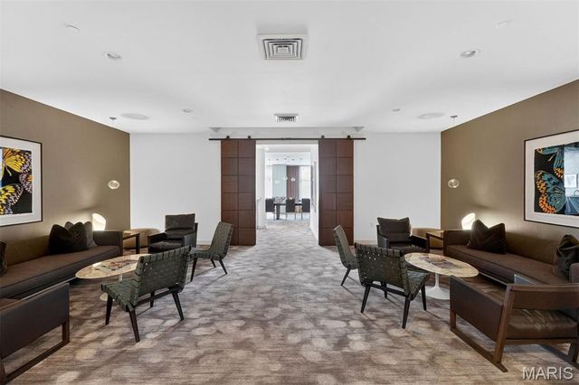 4545 Lindell Boulevard 20, St Louis, MO 63108