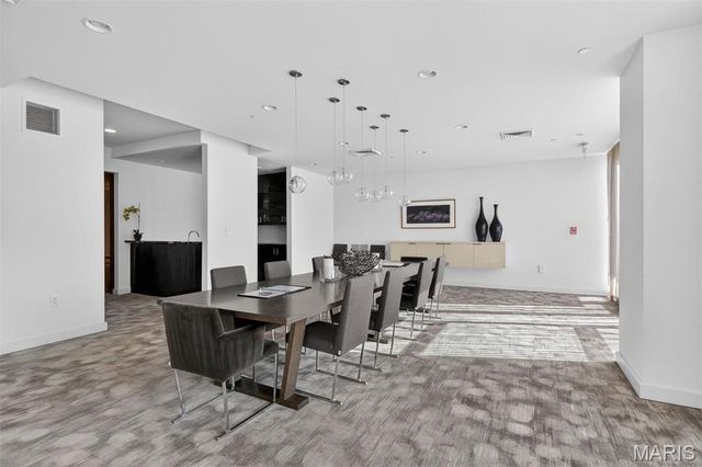 4545 Lindell Boulevard 20, St Louis, MO 63108