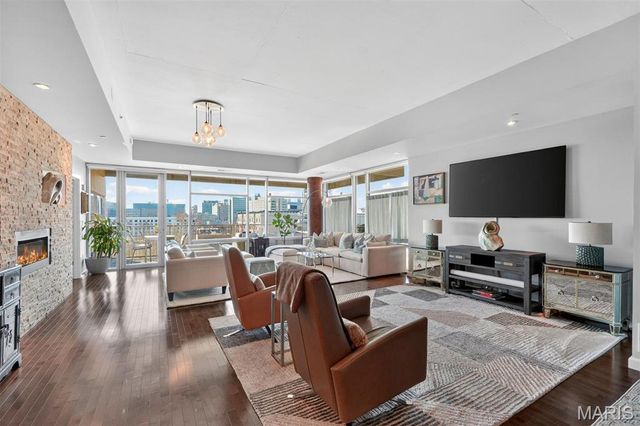 4545 Lindell Boulevard 20, St Louis, MO 63108