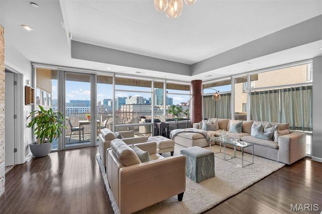 4545 Lindell Boulevard 20, St Louis, MO 63108