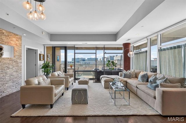 4545 Lindell Boulevard 20, St Louis, MO 63108