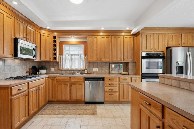 701 45th Place, Des Moines, IA 50312