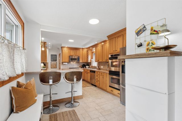 701 45th Place, Des Moines, IA 50312