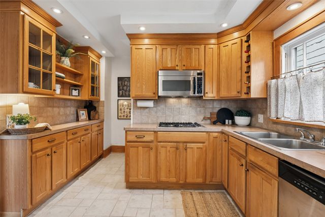 701 45th Place, Des Moines, IA 50312
