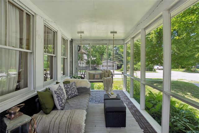 701 45th Place, Des Moines, IA 50312