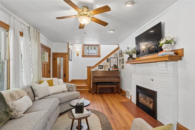 701 45th Place, Des Moines, IA 50312
