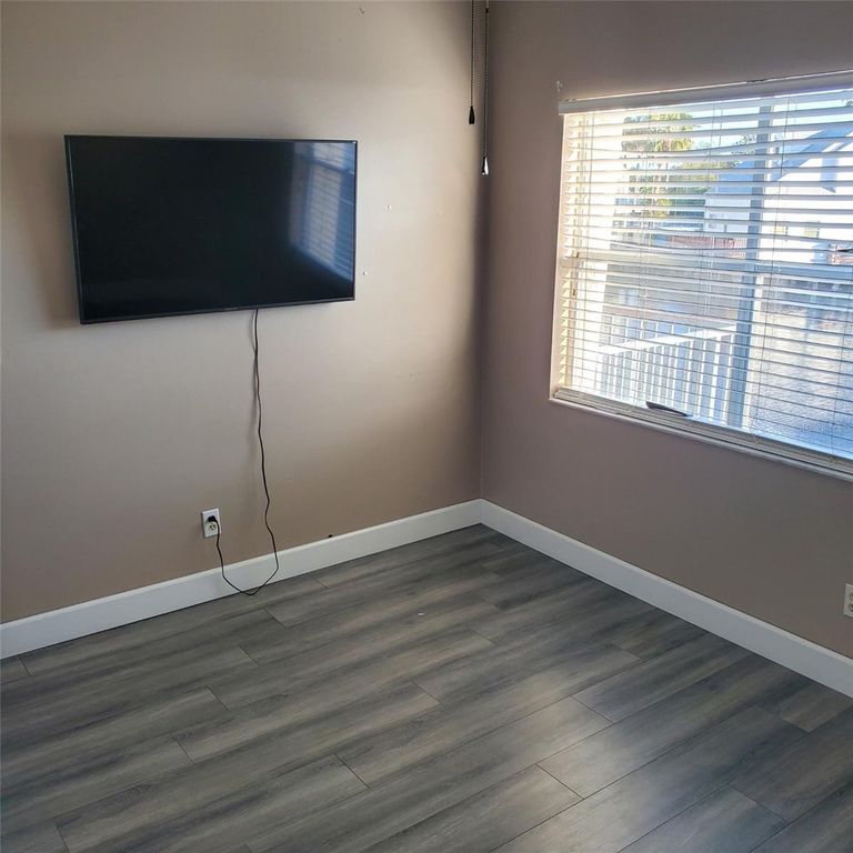 Image 6 of property listing at 2504 WOODGATE BOULEVARD 205, Orlando, FL 32822
