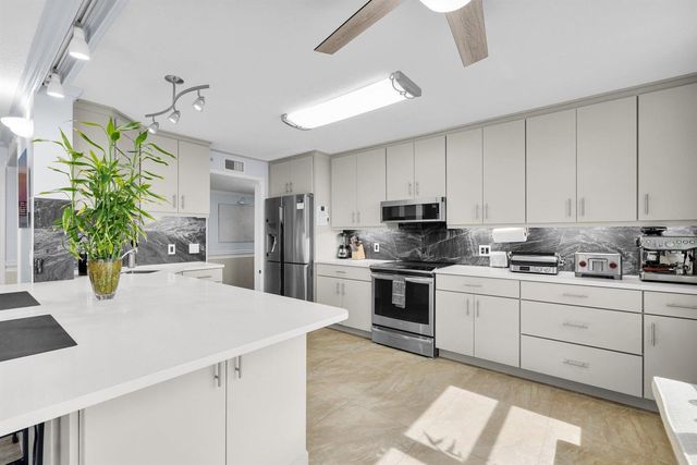 5049 N Hwy A1a 1905, Hutchinson Island, FL 34949