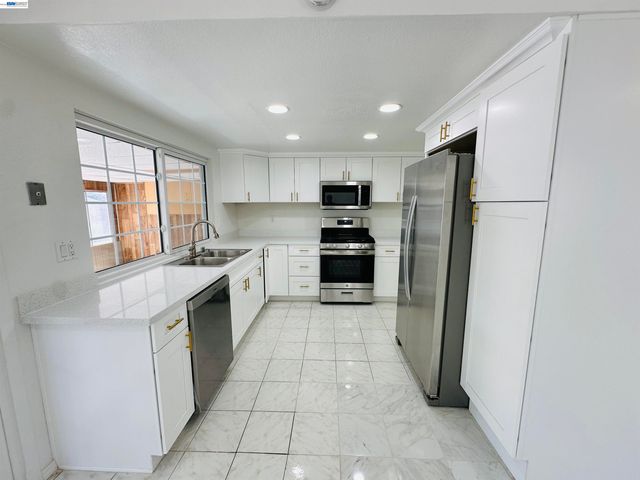 4506 Birchwood Ct, Union City, CA 94587
