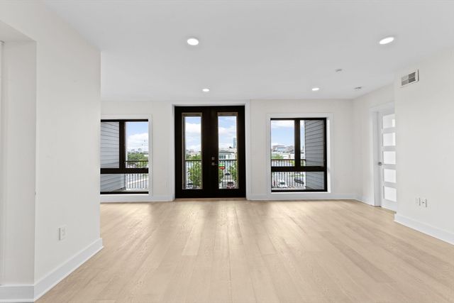 85 Willow Ct 302, Boston, MA 02125