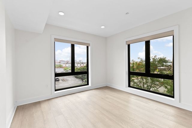 85 Willow Ct 302, Boston, MA 02125