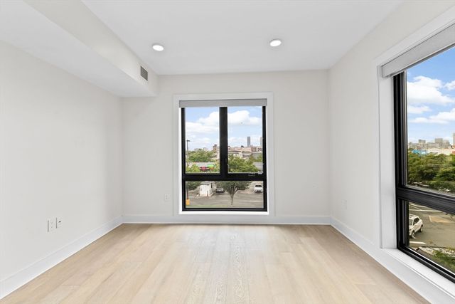 85 Willow Ct 302, Boston, MA 02125