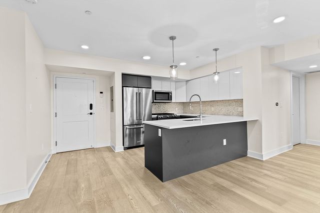 85 Willow Ct 302, Boston, MA 02125
