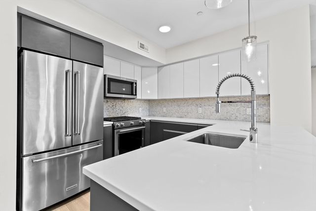 85 Willow Ct 302, Boston, MA 02125