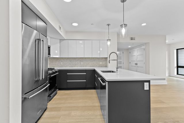 85 Willow Ct 302, Boston, MA 02125