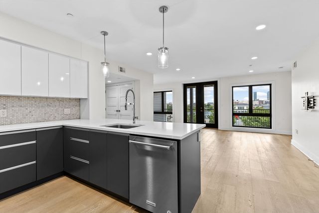 85 Willow Ct 302, Boston, MA 02125