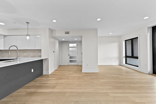 85 Willow Ct 302, Boston, MA 02125