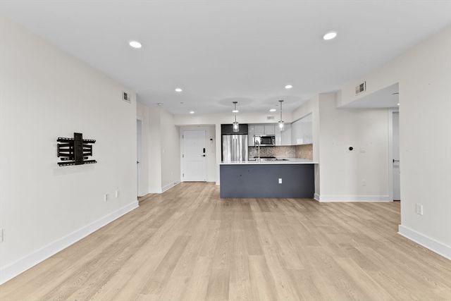 85 Willow Ct 302, Boston, MA 02125