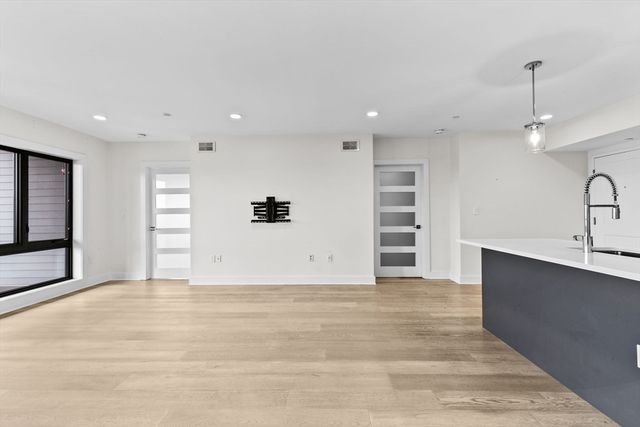 85 Willow Ct 302, Boston, MA 02125