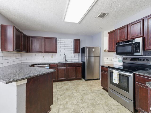 25039 SUMMIT CRK, San Antonio, TX 78258