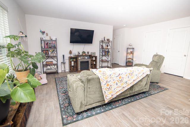 109 Bunting Drive, Lexington, NC 27295