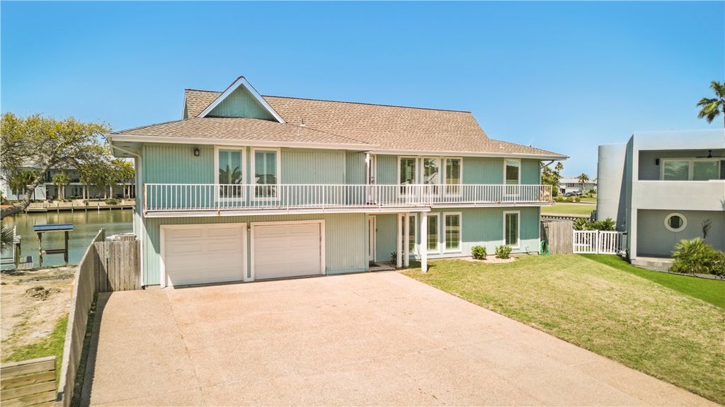 25 Blue Heron Dr, Rockport, TX 78382