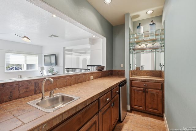 2435 Winding View, San Antonio, TX 78260