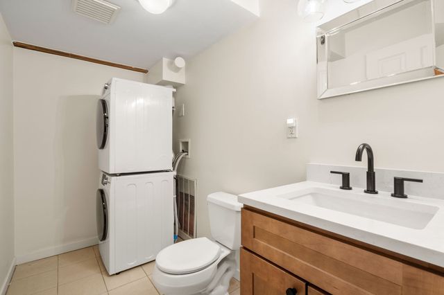 240 Jackson St 308, Lowell, MA 01852