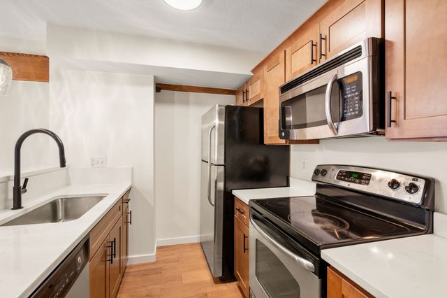 240 Jackson St 308, Lowell, MA 01852
