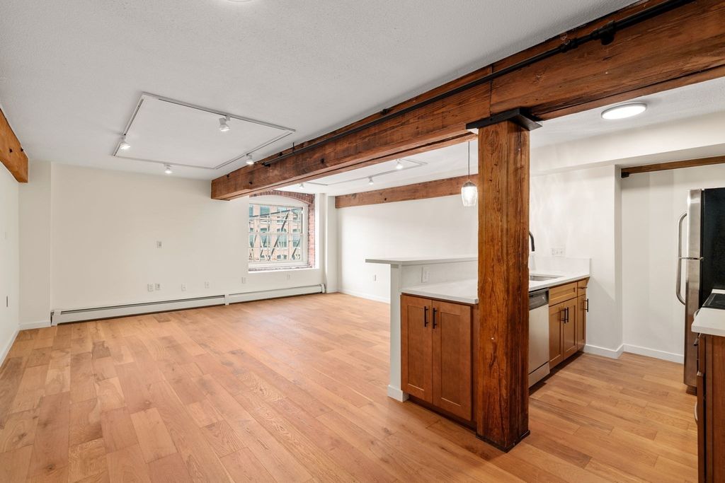 240 Jackson St 308, Lowell, MA 01852