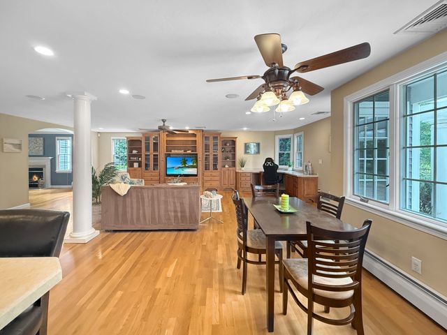 5 Swan Cir, Shrewsbury, MA 01545
