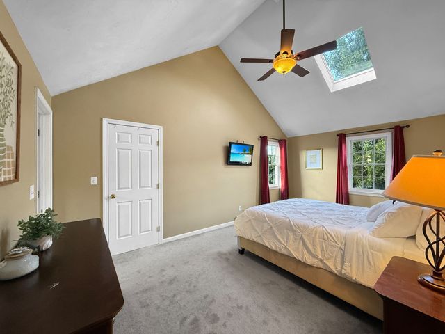 5 Swan Cir, Shrewsbury, MA 01545