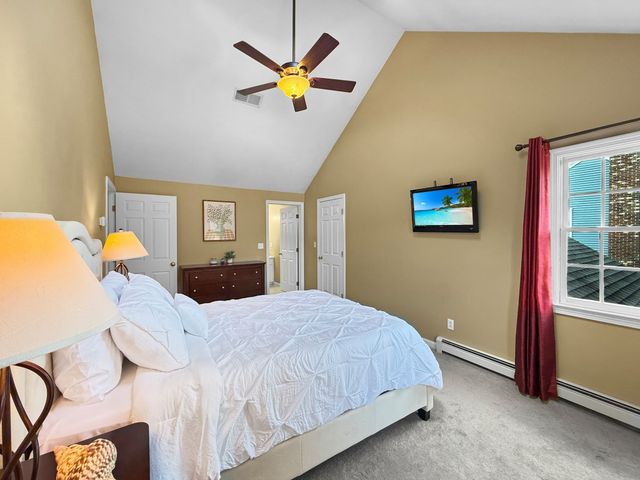 5 Swan Cir, Shrewsbury, MA 01545