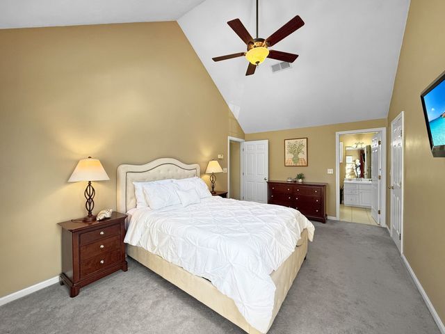 5 Swan Cir, Shrewsbury, MA 01545
